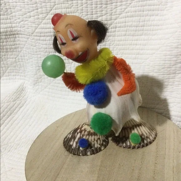 CLOWN FIGURINE made from Shells - Picture 3 of 7